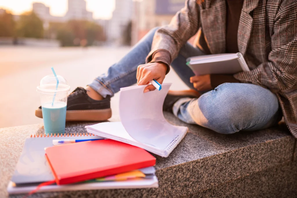 Estudiante preparando examenes toefl